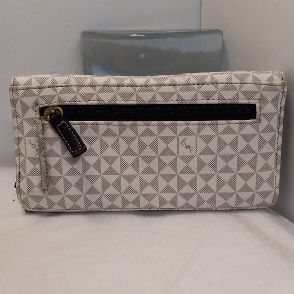 Boc Born Concept Wallet Womans Black & White trifold - Picture 2 of 8